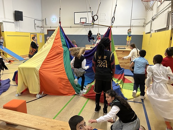 Verkleidete Menschen zum Fasching 