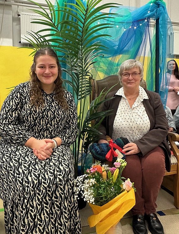 Links Frau Denhof und rechts Frau Klich 